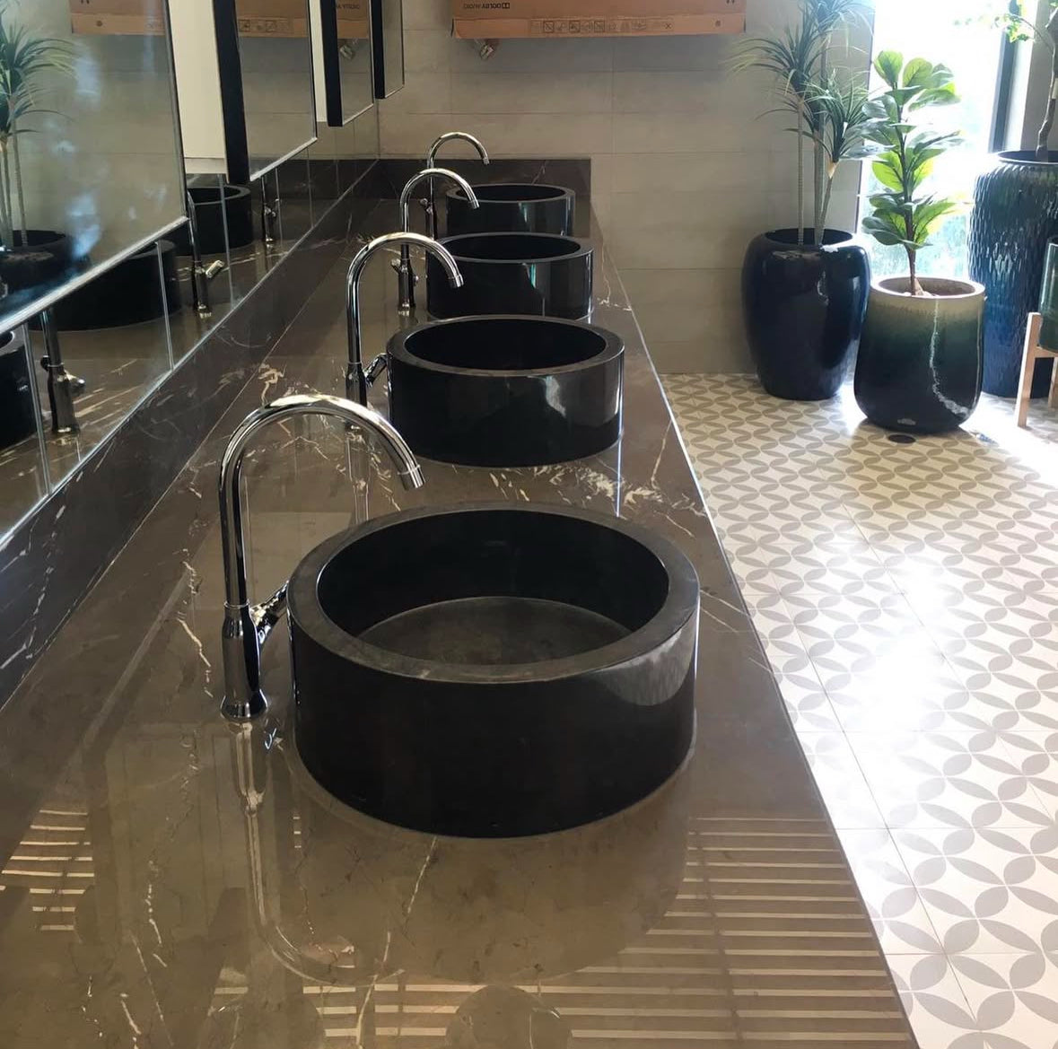 Мраморна мивка Nero - 40 см