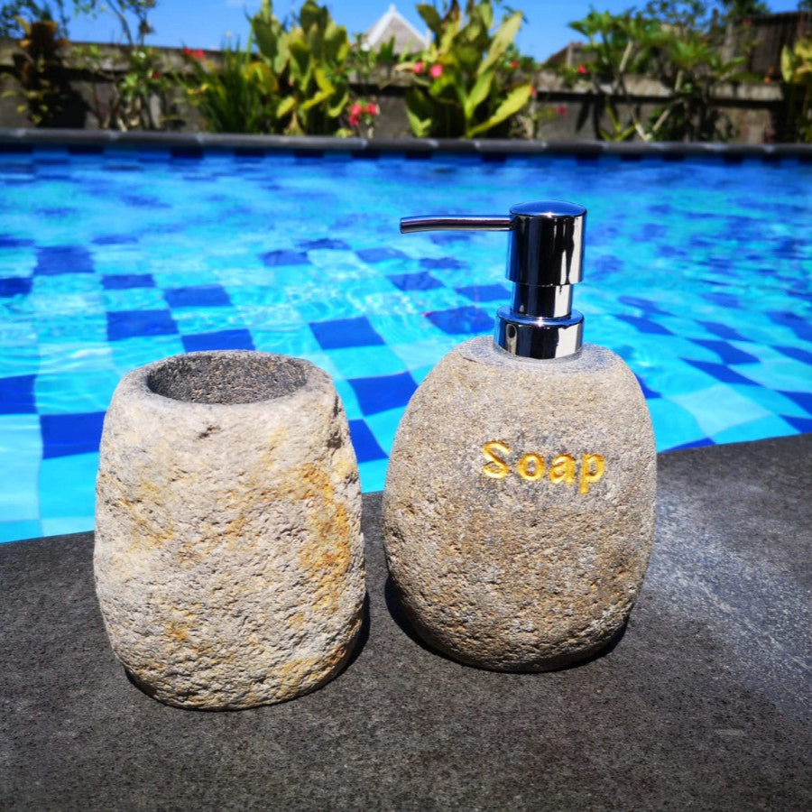 Дозатор от естествен речен камък